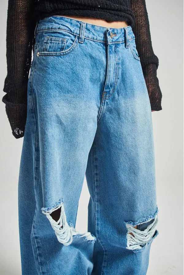 pantalon jean con roturas otoño invierno 2024