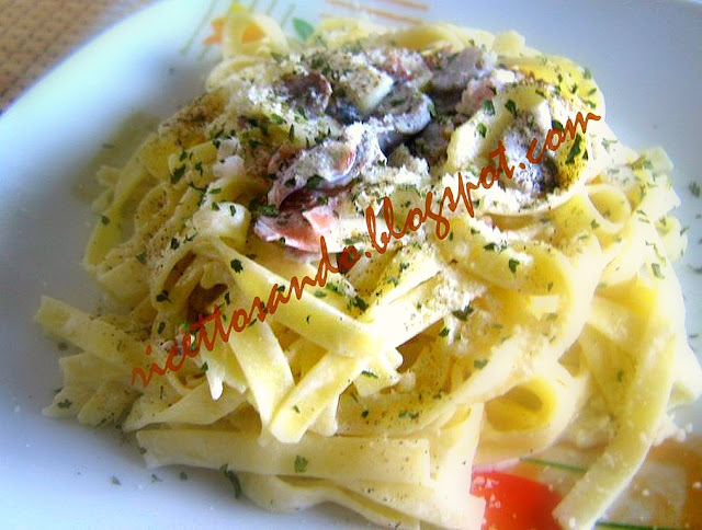 Tagliatelle funghi speck e panna