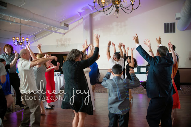 reception dancing photography