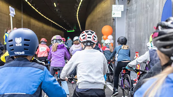 Берген Норвегія пішохідно-велосипедний тунель