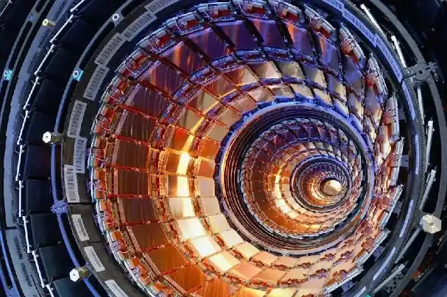 Experimento del CERN: la antimateria caída se comporta igual que la materia, resolviendo enigmas cósmicos y cuestionando la teoría de la relatividad de Einstein.