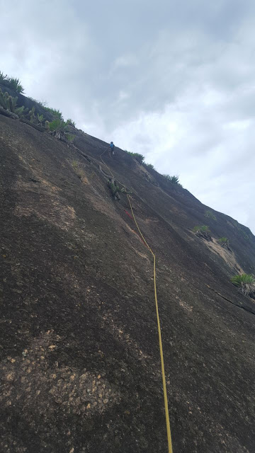 Escalada na via Leia Diniz, Morro das Andorinhas