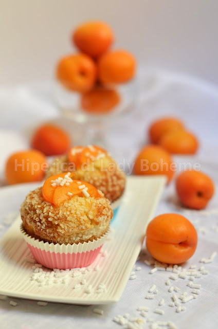 hiperica_lady_boheme_blog_di_cucina_ricette_gustose_facili_veloci_dolci_muffin_alle_albicocche_fresche_2