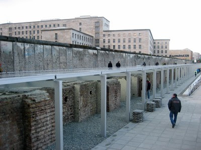 Muro de Berlín y Sotanos del Terror