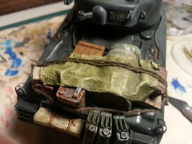 Stowage on the 1/35 Sherman tank