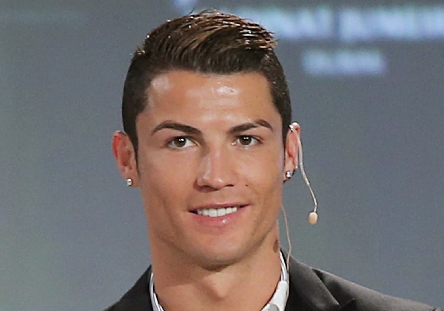 Gaya Rambut  Ronaldo Terbaru 2021 Dari samping Depan dan 