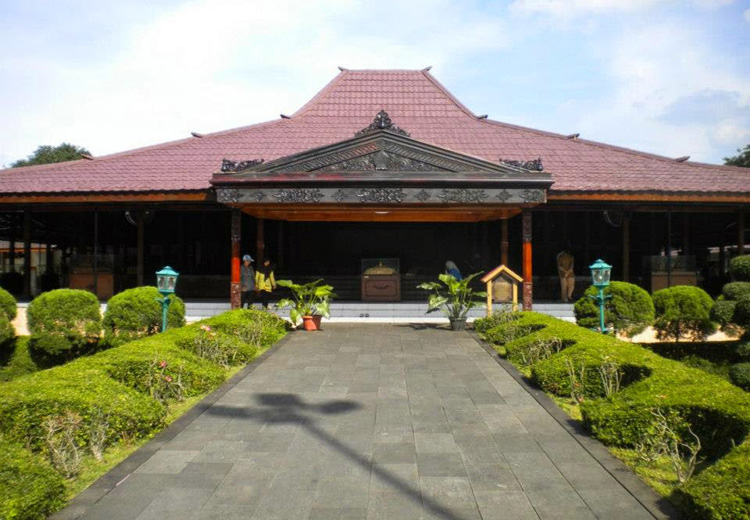 Nama Rumah Adat dan Gambar 33 Provinsi di Indonesia 