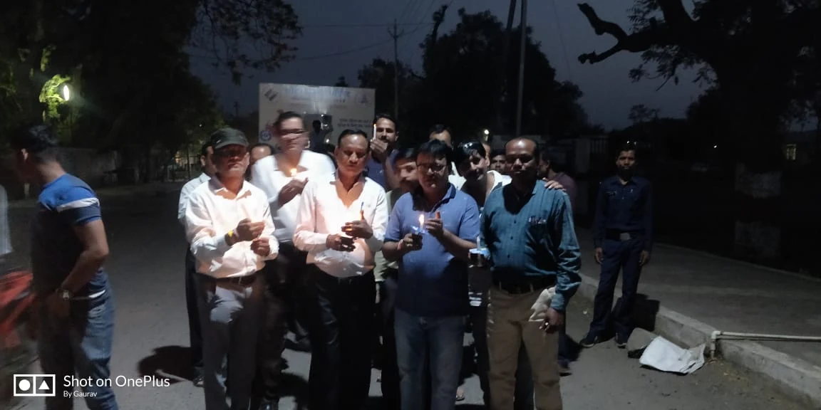 election voting candle march in assembly constituency Thandla jhabua -विधानसभा क्षेत्र थांदला मे कैंडल मार्च निकालकर किया मतदान हेतु आहवान 