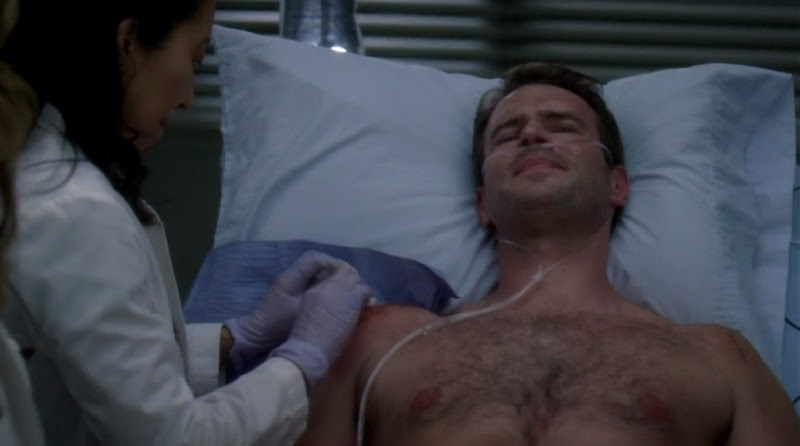 Scott Foley Shirtless on Grey's Anatomy s7e17