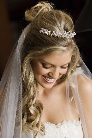 Short Wedding Hairstyles Pictures. Bridal+hairstyles+down+with+