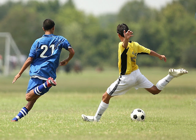 Hubungan Sepak Bola Dengan Fisika