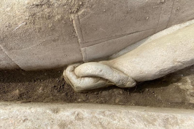 Δύο αγάλματα Κούρων βρέθηκαν στο ναό του Διός Λεψίνου στην Εύρωμο