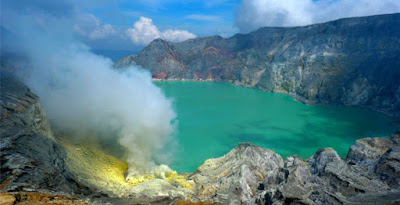 Eksotisme Kawah Ijen, Kawah Asam Terbesar di Dunia