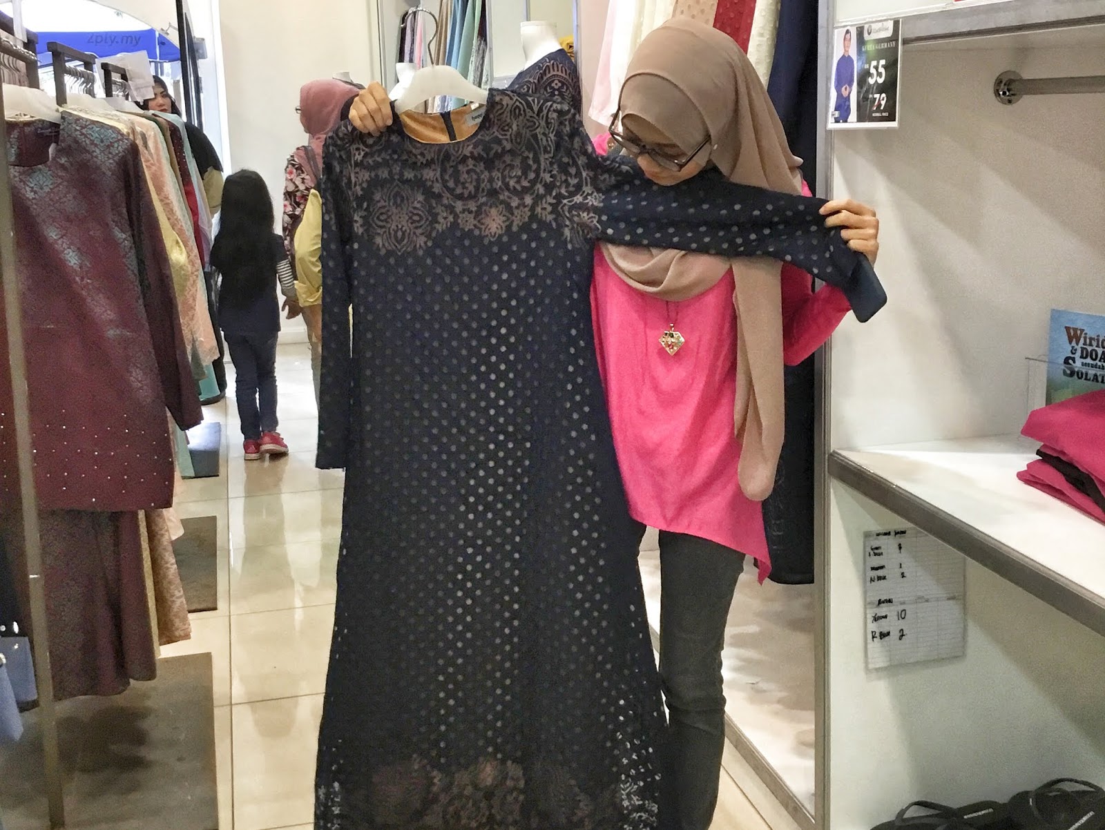 Shopping Baju Raya di Butik Haqqi Shah Alam emilinda