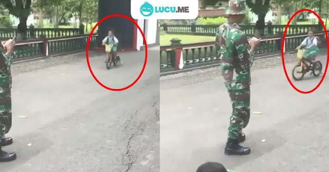 Bocah Bersepeda di Markas TNI Ini Nabrak Senjata, Bikin Ngakak!