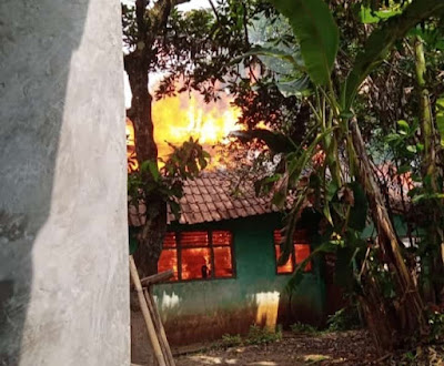 Kebakaran rumah di Desa Cirahayu Kabupaten Kuningan