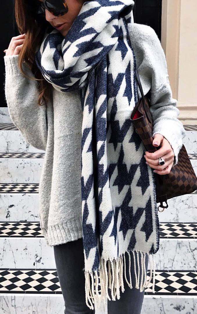 cozy winter outfit / printed scarf + sweater + bag + black skinnies
