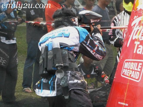gambar medan perang paint ball hitam putih