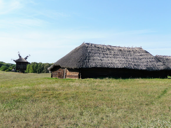 Київ. Музей просто неба. Пирогів. Вітряк