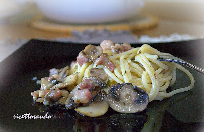 Pasta spaghetti con funghi e pancetta ricetta primi piatti asciutti