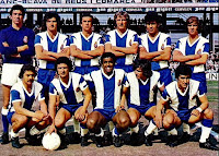 R. C. D. ESPAÑOL DE BARCELONA - Barcelona, España - Temporada 1975-76 - Borja, Ramos, Ferrer, Verdugo, Ortiz Aquino y Fernández Amado; Caszely, Solsona, Jeremias, Osorio y Marañón - R. C. D. ESPAÑOL DE BARCELONA 3 (Caszely, Solsona y Jeremías) F. C. BARCELONA 0 - 11/04/1976 - Liga de 1ª División, jornada - Barcelona, estadio de Sarriá - 4º clasificado en la Liga, con Santamaría de entrenador