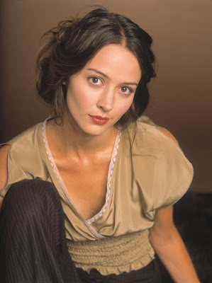 Amy Acker  - Hollywood Actress Wallpapers