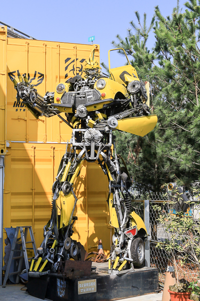 南投埔里金鋼六號驛站(原金鋼基地)好多巨型機器人像是電影場景