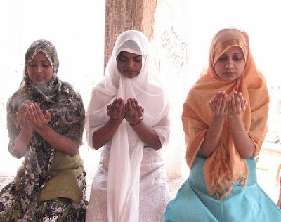 Muslimah Fashion 2010 on Muslimah Hijab Style In India    Hijab Girls