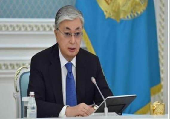  رئيس كازاخستان قاسم جومارت توكاييف يدلي بصوته في  الاستفتاء على التعديلات الدستورية في بلاده