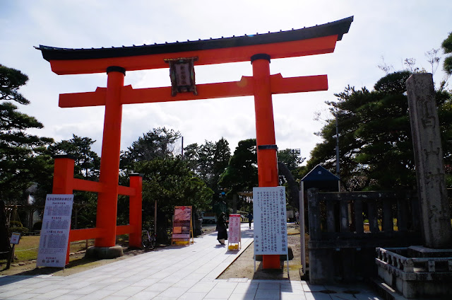 白山神社的大鳥居。
