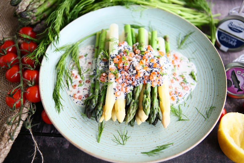 Blanched Asparagus with Caviar Cream Sauce