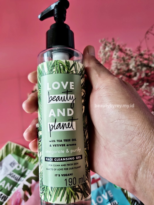 Review Love Beauty And Planet Invigorate & Purify Face Cleansing Gel