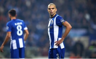 F.C. do Porto Atletas Internacionais - Pepe a jogar como sénior desde 2002 e...