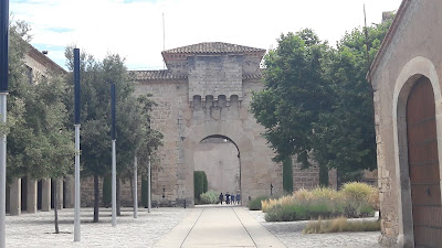 Poblet a Prenafeta, GR-175, porta Daurada al Reial Monestir de Santa Maria de Poblet