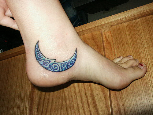 moon tattoos for women