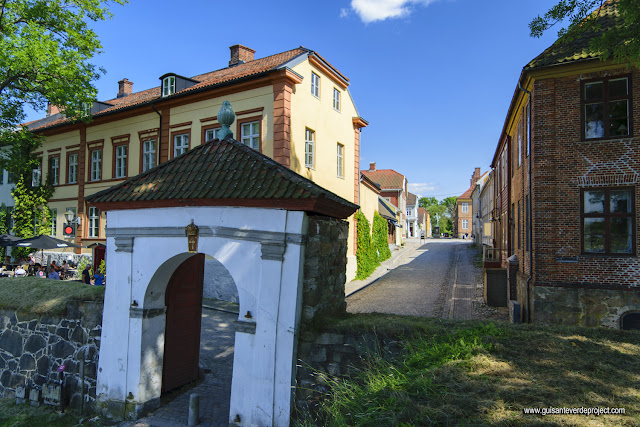 Puerta Central y Casa Sinding - Fredrikstad, por El Guisante Verde Project