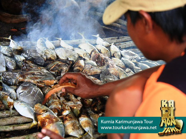 Makan siang BBQ di Karimunjawa