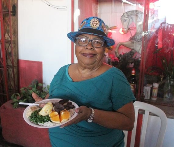 Longe da Portela há seis meses, Tia Surica encontrou nova casa – desde de novembro - para sua famosa feijoada com roda de samba.