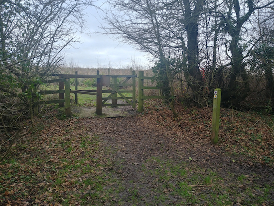 The gate and footpath marker mentioned in point 4 below  Image by Hertfordshire Walker released via Creative Commons BY-NC-SA 4.0