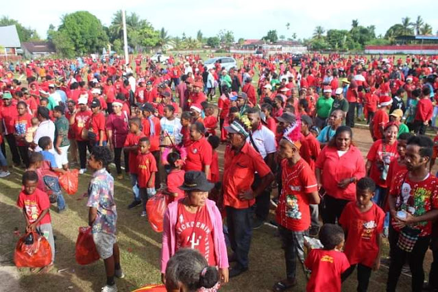 Ribuan Umat Kristen di Biak Numfor Ikuti Parade Natal Keliling Kota