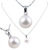 Freshwater Cultured Round Shape 8-8.5mm White Pearl / 18K White  Gold Pendant, 16