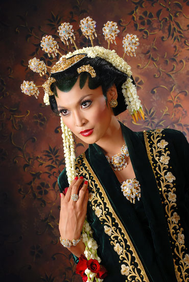 NoUrA Griya AyU Rias Pengantin ModerN