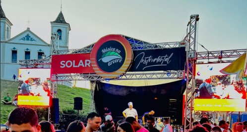 Com palco movido a energia solar, projeto Música na Árvore leva shows gratuitos para Itacaré, no próximo dia 27