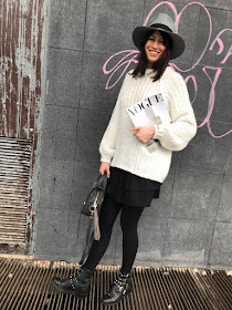novamoda style, street style, french style, parisian chic, jak nosić swetry, obszerne swetry, sweater weather, sweter oversize, sweter z dekoltem z tyłu, trendy, must have sezonu, 