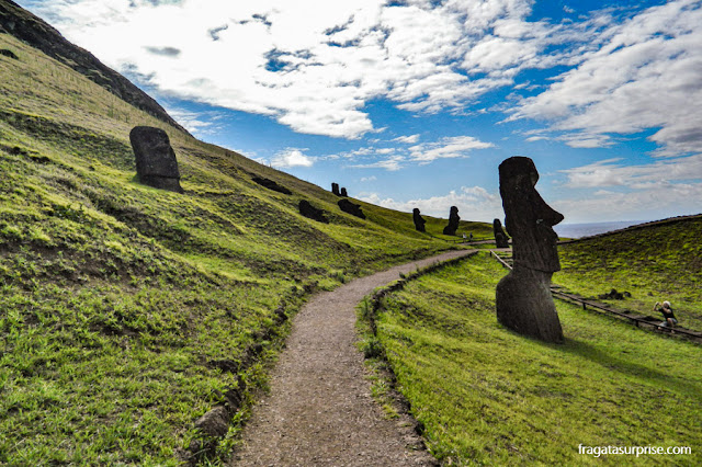 Visita ao Vulcão Rano Raraku, a fábrica de moais