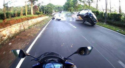 ayla vs r25 di lembang