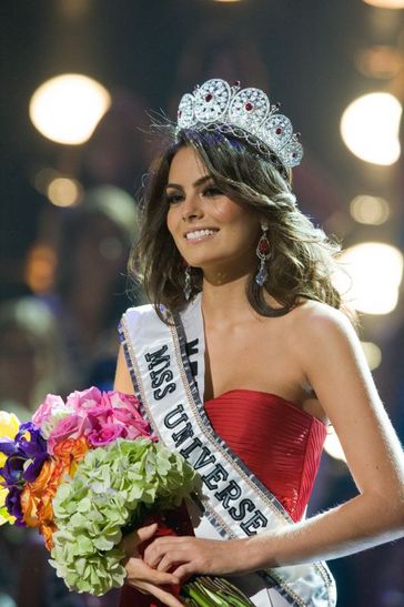 Heavy favorite Jimena Ximena Navarrete Rosete has been crowned Miss 
