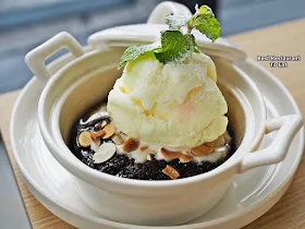 Sticky Date Pudding with Butterscotch Sauce and Vanilla Ice Cream Eatropica Cafe Menara 1 Sentrum Nu Sentral Brickfield Kuala LumpurWestern and Malaysian Food at Eatropica Cafe Menara 1 Sentrum Nu Sentral Brickfield Kuala Lumpur
