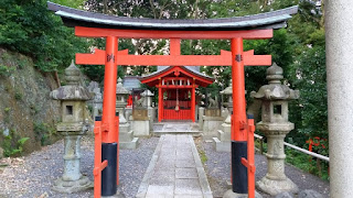 人文研究見聞録：義照稲荷神社・稲荷命婦元宮 ［京都府］