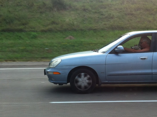 playing horn while driving